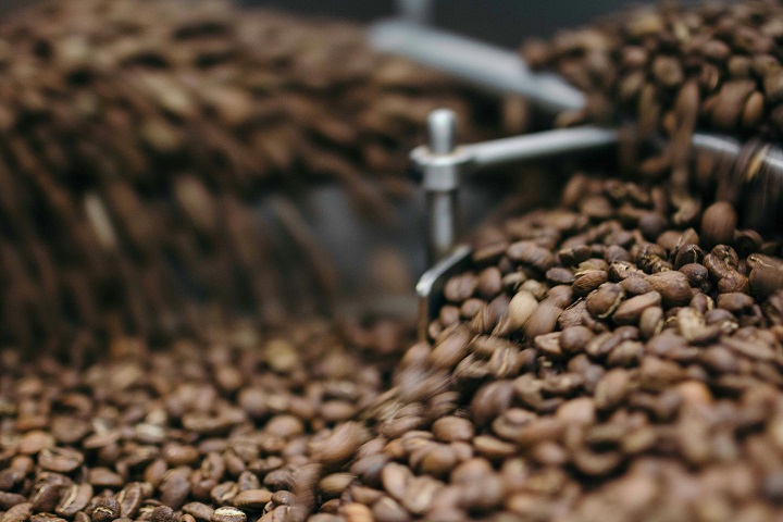 battlecreek-coffee-roasters-3q3f1uDQk94-unsplash.jpg Обжарка кофейных зерен на заводе