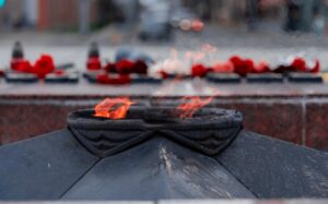 Следователи разбираются в причинах избиения школьников около Вечного огня на Кубани