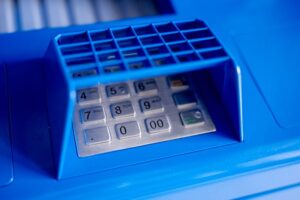 Жительница Краснодара набрала кредитов на 5 млн рублей и отдала их мошенникам
