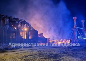 Ночной пожар уничтожил кафе в районе канатной дороги «Олимп» в Геленджике
