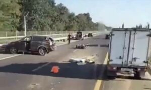 Байкер погиб после удара об два авто в Краснодаре