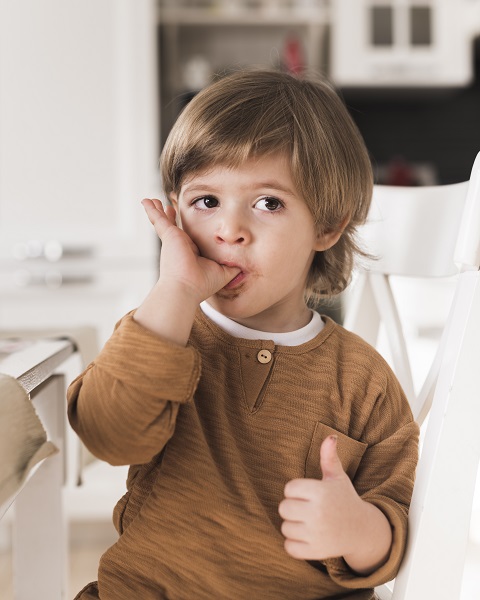 portrait-kid-licking-his-fingers.jpg