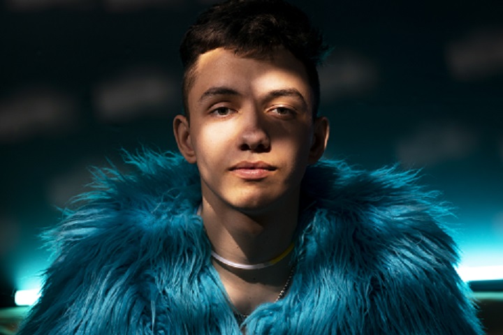 portrait-person-attending-vibrant-techno-music-party.jpg Молодой человек в шубе из искусственного меха