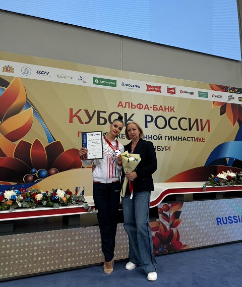 2.jpg Художественная гимнастка Арина Ткачук с тренером на Кубке России