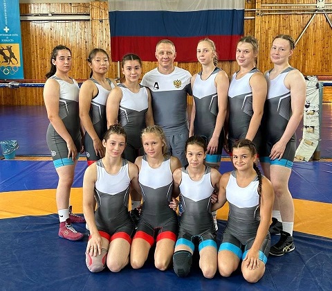 ГБУ ДО КК СШОР по спортивной борьбе_5.jpg Спортсменки на соревнованиях по борьбе
