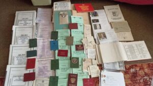 «Нам плюнули в душу»: общественники Северского района больше года обивают пороги ведомств из-за выброшенного на свалку военного архива