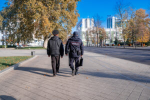 Пока не пойман вооруженный беглый преступник, улицы Краснодара будет патрулировать ОМОН