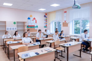 Сдавшие ЕГЭ на 100 баллов получили по 100 тысяч рублей на Кубани