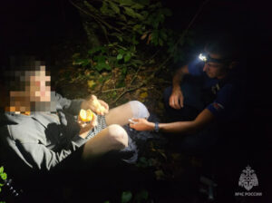 Спасатели 14 часов искали и эвакуировали пострадавшего в горах Сочи