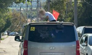 В Анапе родителей наказали за поездку ребенка в люке автомобиля