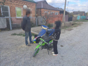 На дороге в Славянском районе остановили 9-летнюю мотоциклистку