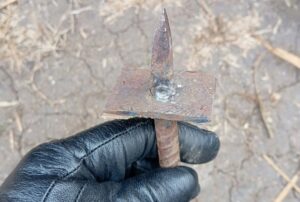 Врытые в землю штыри лопают колеса рыбаков в Краснодарском крае