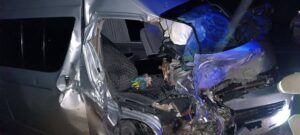 Восемь пострадавших: легковушка врезалась в пассажирский микроавтобус на Кубани