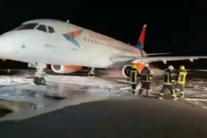Вылетевший из Сочи Superjet 100 загорелся при посадке: что известно к этому часу