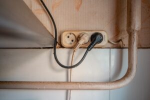 Несколько сотен дачников в Краснодаре остались без света из-за сгоревшей подстанции