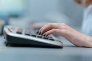 В МФЦ опровергли обещания мошенников дистанционно списать долги жителям Кубани