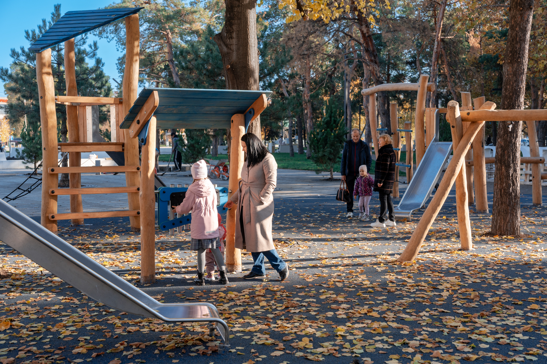 Почти готово: фотопрогулка по обновленному скверу имени Гатова в Краснодаре