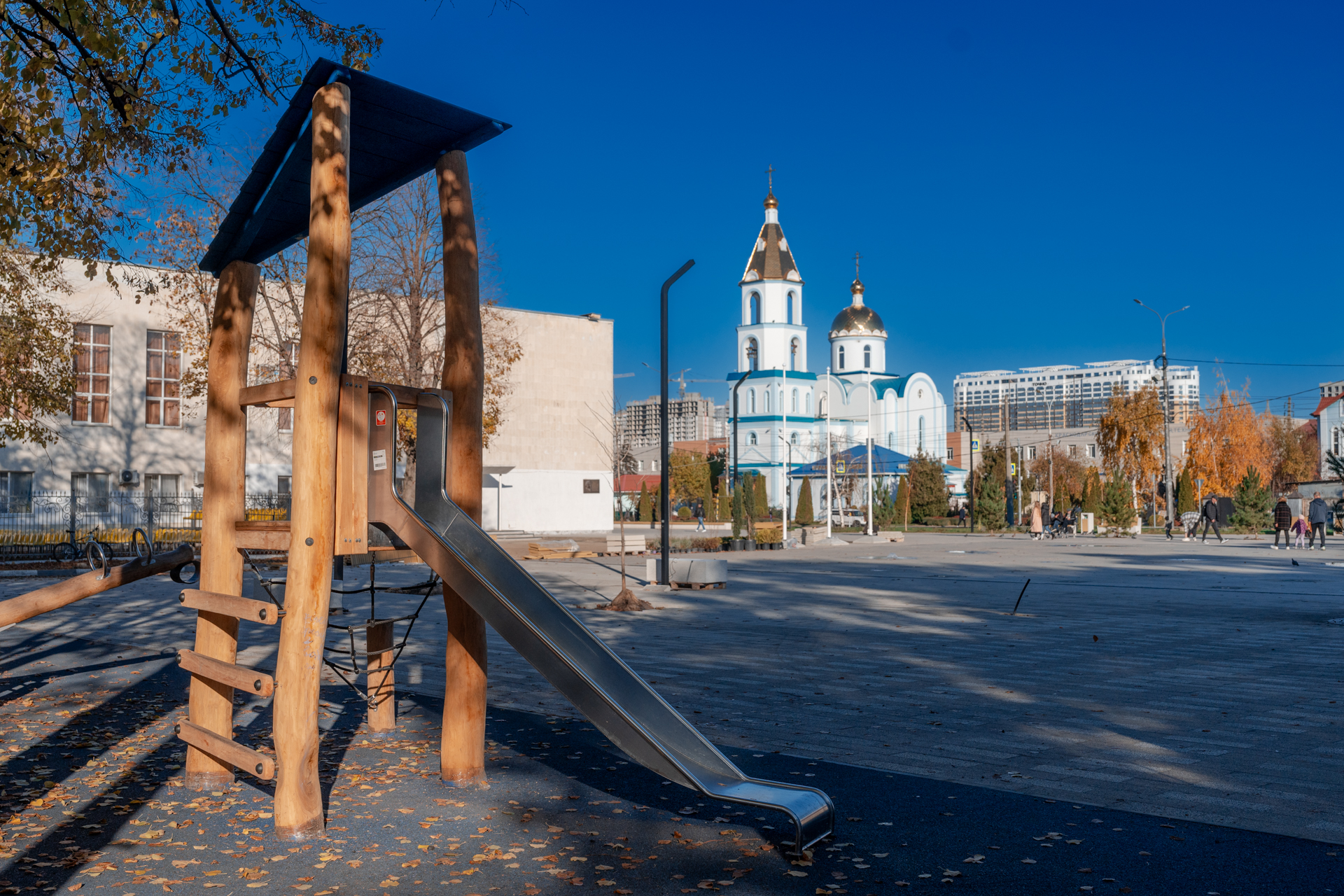 Почти готово: фотопрогулка по обновленному скверу имени Гатова в Краснодаре