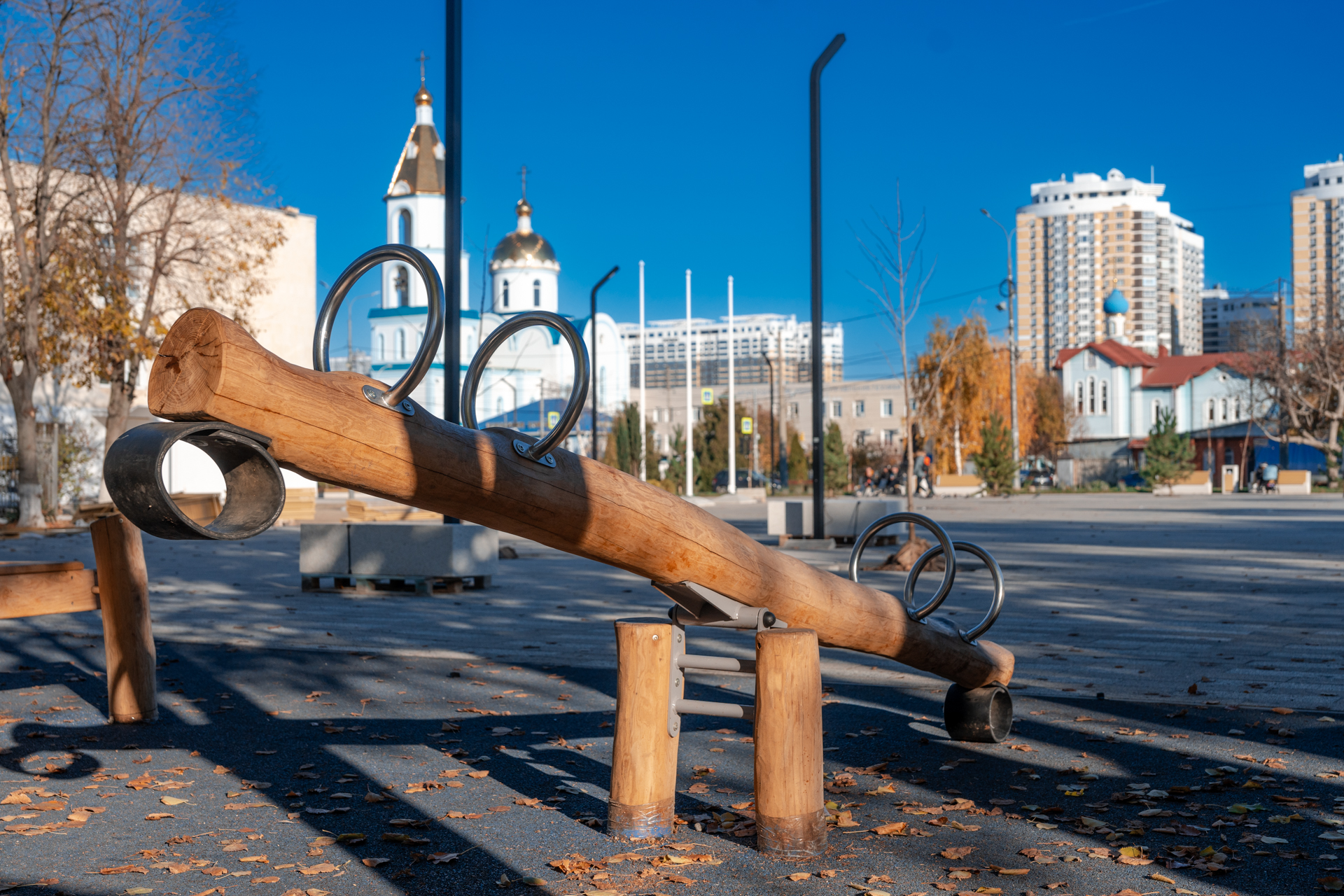 Почти готово: фотопрогулка по обновленному скверу имени Гатова в Краснодаре