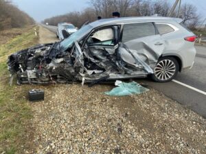 Водитель и пассажирка Lada Vesta погибли в лобовом ДТП на Кубани