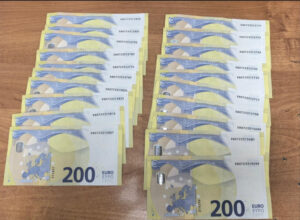 Пассажирка самолета пыталась вывезти из Сочи в Турцию более 1,3 млн рублей