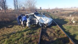 Прокуратура и СК проводят проверку после аварии с поездом и легковушкой на Кубани