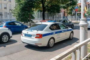 Пьяный водитель в надежде оторваться от полицейской погони катался по тротуару на Кубани