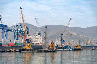 Первая партия контейнеров с чаем загружается в Кении для доставки в Новороссийск