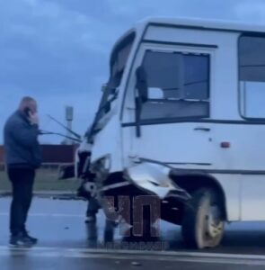 Два человека пострадали в ДТП с маршруткой в Краснодаре