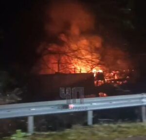 Дом с мансардой тушили ночью под Туапсе