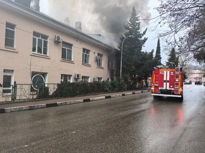 Взрыв газа в Туапсе спровоцировал пожар в жилом доме