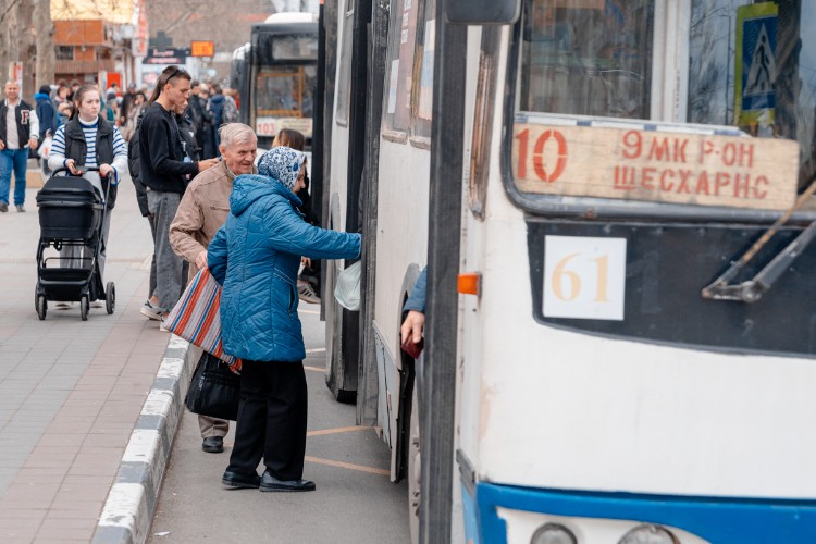 Льготы на ЖКХ для пенсионеров: как платить меньше по квитанциям