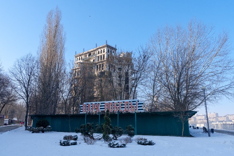 Снести нельзя достроить. Как заброшенный «Замок на Затоне» не стал краснодарским «Хогвартсом»