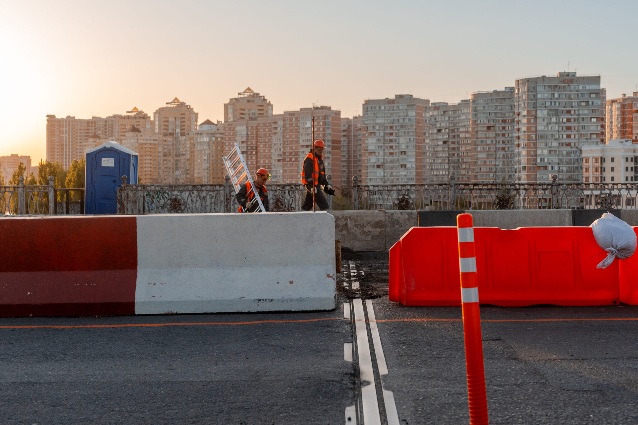 Фоторепортаж: как Краснодар пережил первый день ремонта Тургеневского моста