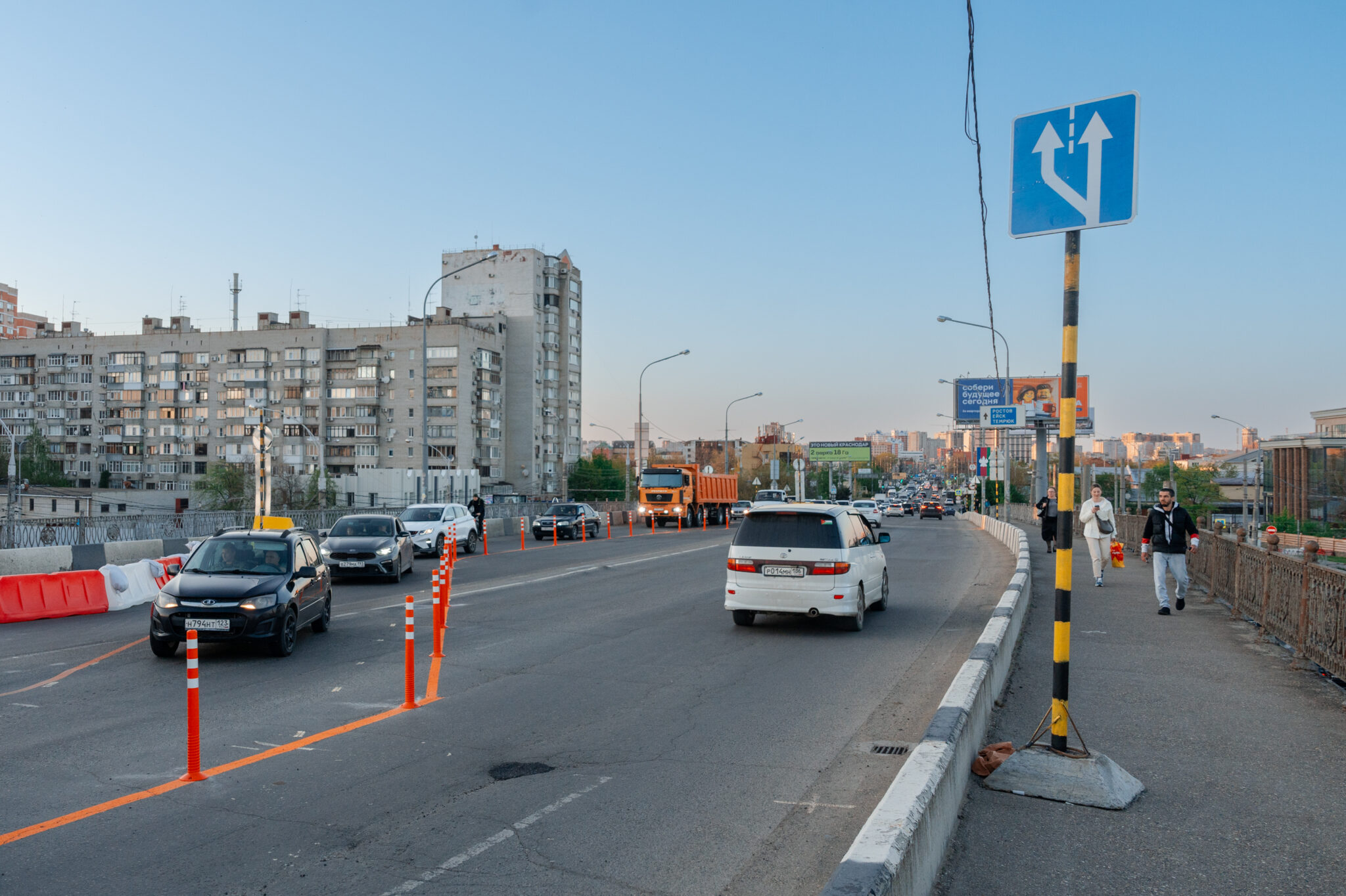 Фоторепортаж: как Краснодар пережил первый день ремонта Тургеневского моста