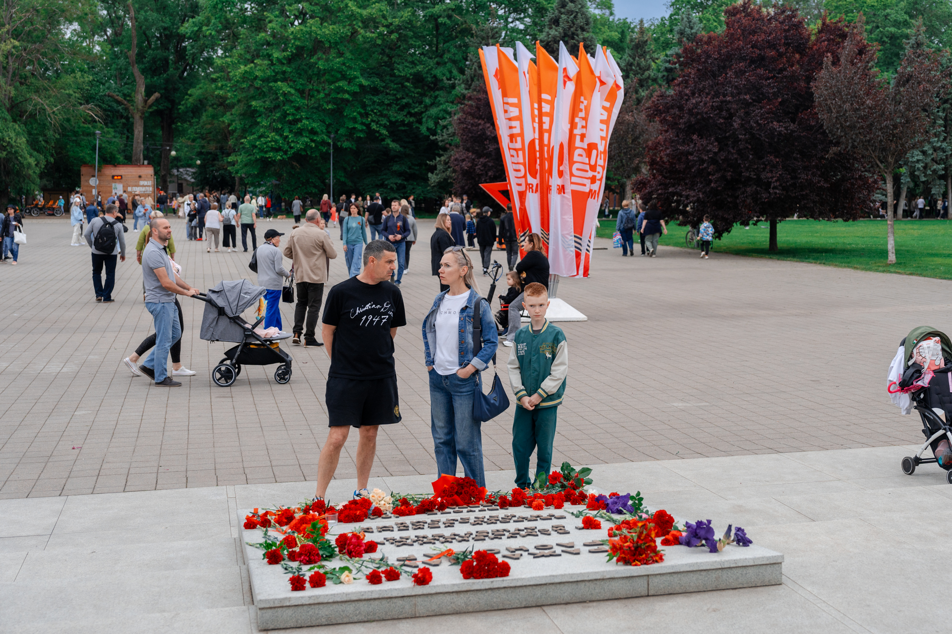 Жители Краснодара почтили память павших в Великой Отечественной войне в Чистяковской Роще