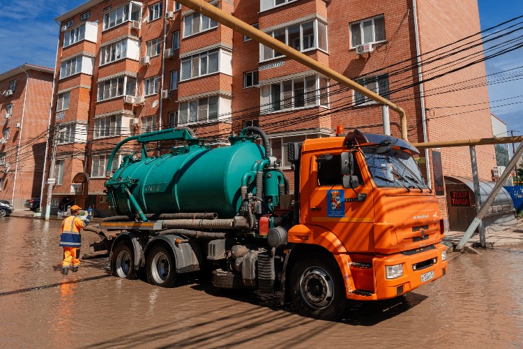 Музыкальный микрорайон Краснодара ушел под воду после ливня: последствия потопа в фоторепортаже