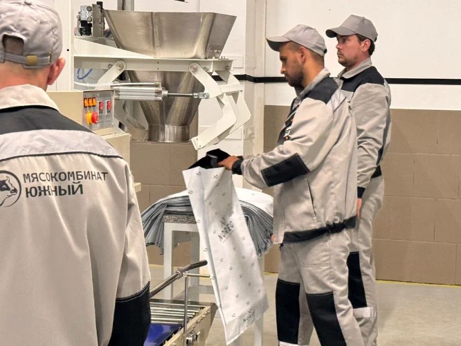 Олег Дерипаска открыл производство кормов для питомцев с норвежскими и китайскими технологиями