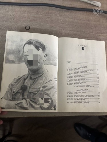 Моряка из Турции привлекут к ответственности за попытку ввоза биографии Гитлера в Новороссийск