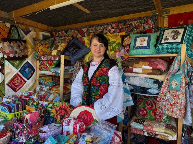 От ложек с нагайками до вышивки с игрушками: фестиваль в Усть-Лабинске встретил первых гостей богатством ремесел