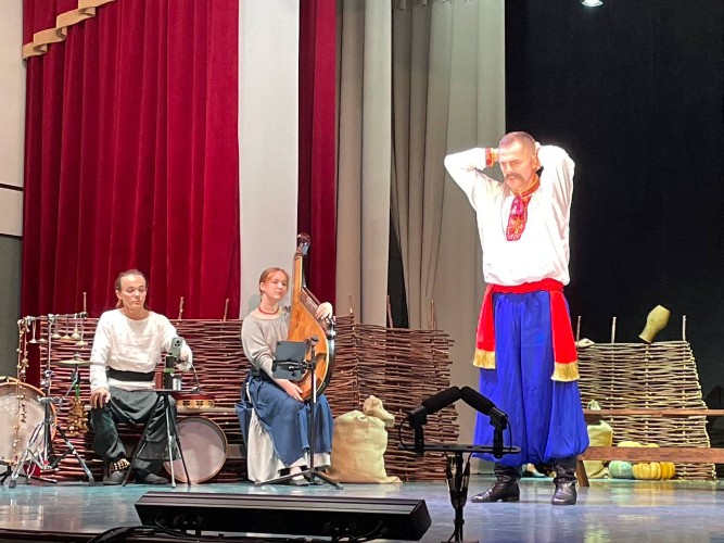 Первый день фестиваля «Александровская крепость» завершился концертом и салютом