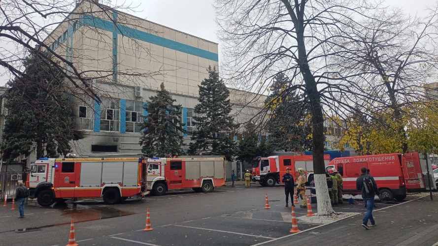 Вой сирен рано утром: огонь охватил музыкальный театр Краснодара