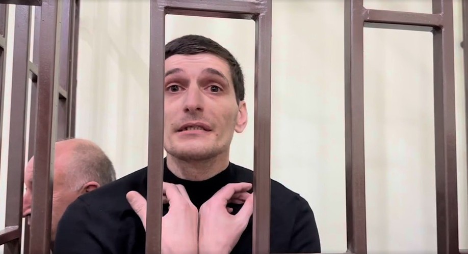 Громкий процесс по «кладбищенскому делу» начался в Сочи: что говорят обвиняемые и их жены