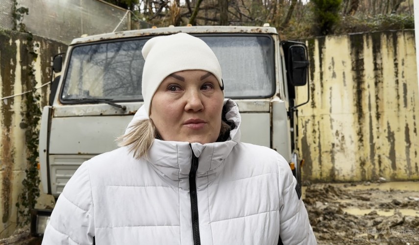 Шокирующие кадры из Сочи: оползень медленно поглощает двор жилого дома на Петрозаводской