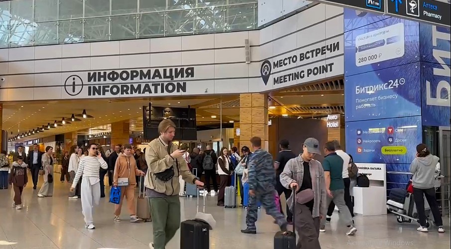 Пассажиры аэропорта Сочи — о бесконечных сдвигах и отменах рейсов