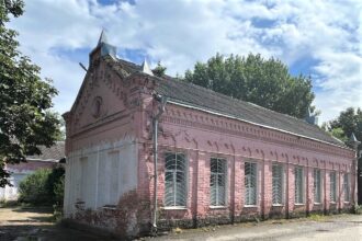 Старинное здание в Новокубанске