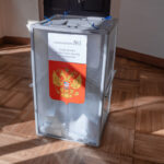 урна для голосования стоит