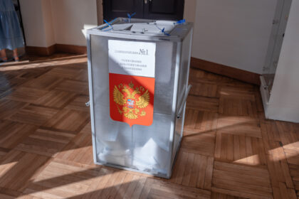 урна для голосования стоит