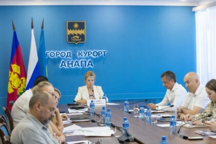 Глава Анапы слушает губернатора