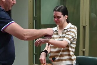 Осужденную берут под стражу в зале суда